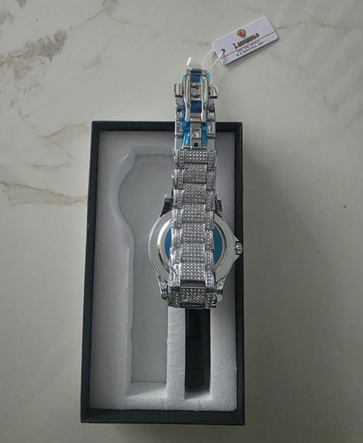 Quartz analogue wristwatch - analogue,