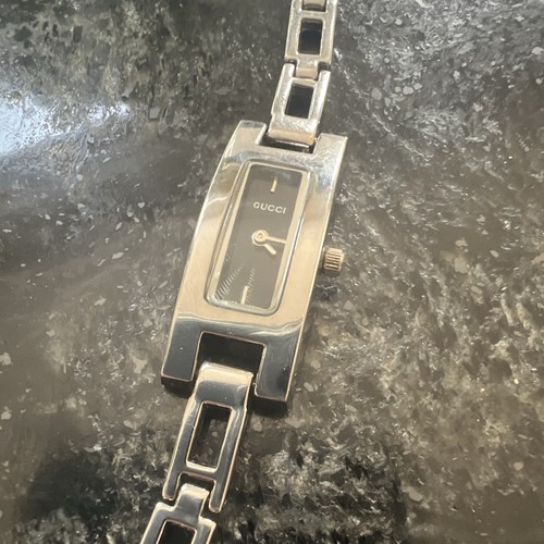 Gucci 1600 swiss made quartz - gucci,