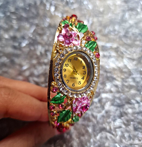 Women vintage style quartz - vintage,